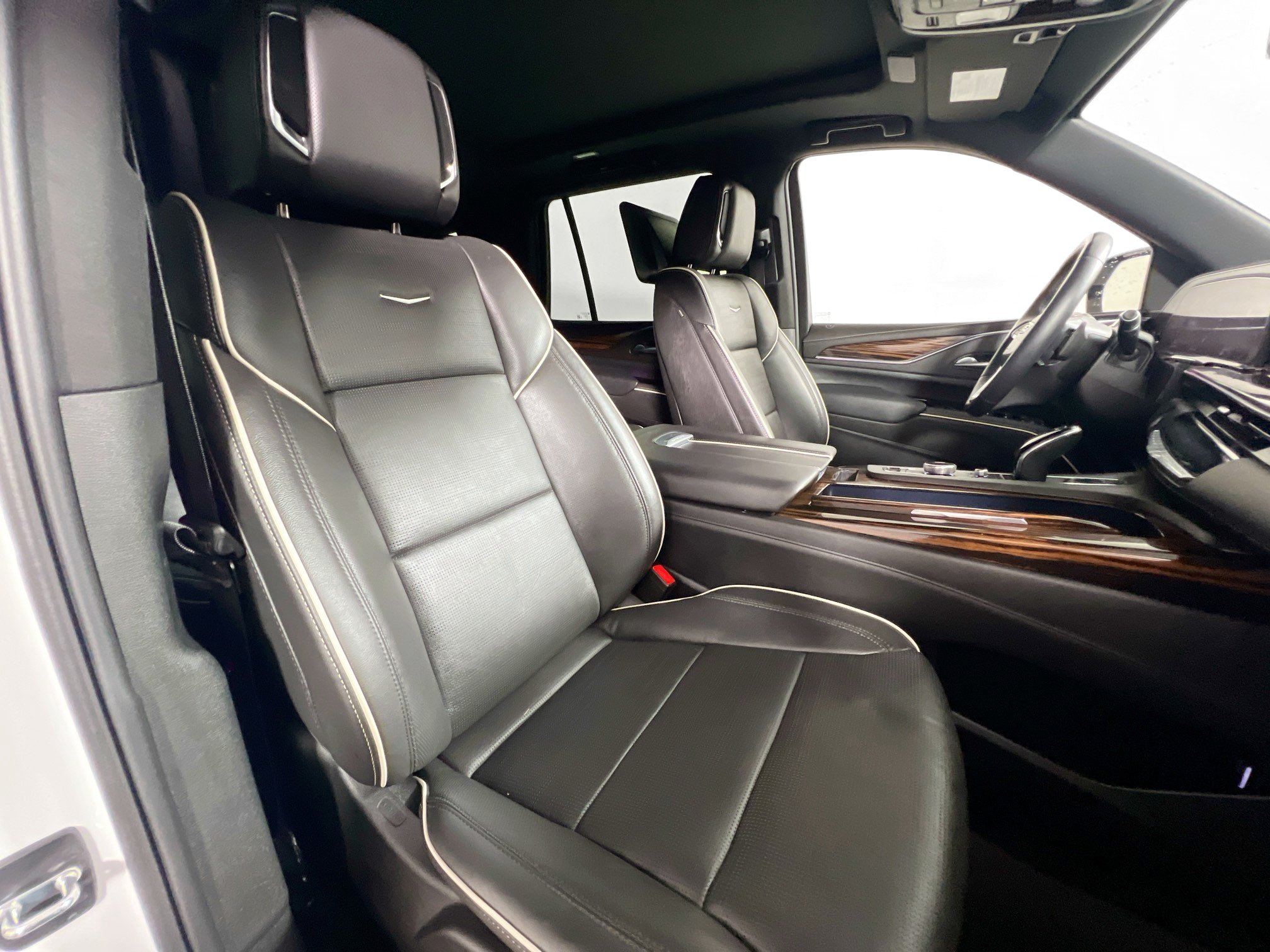Used 2024 Cadillac Escalade Premium Luxury w/ Performance Package AWD/4WD image 30