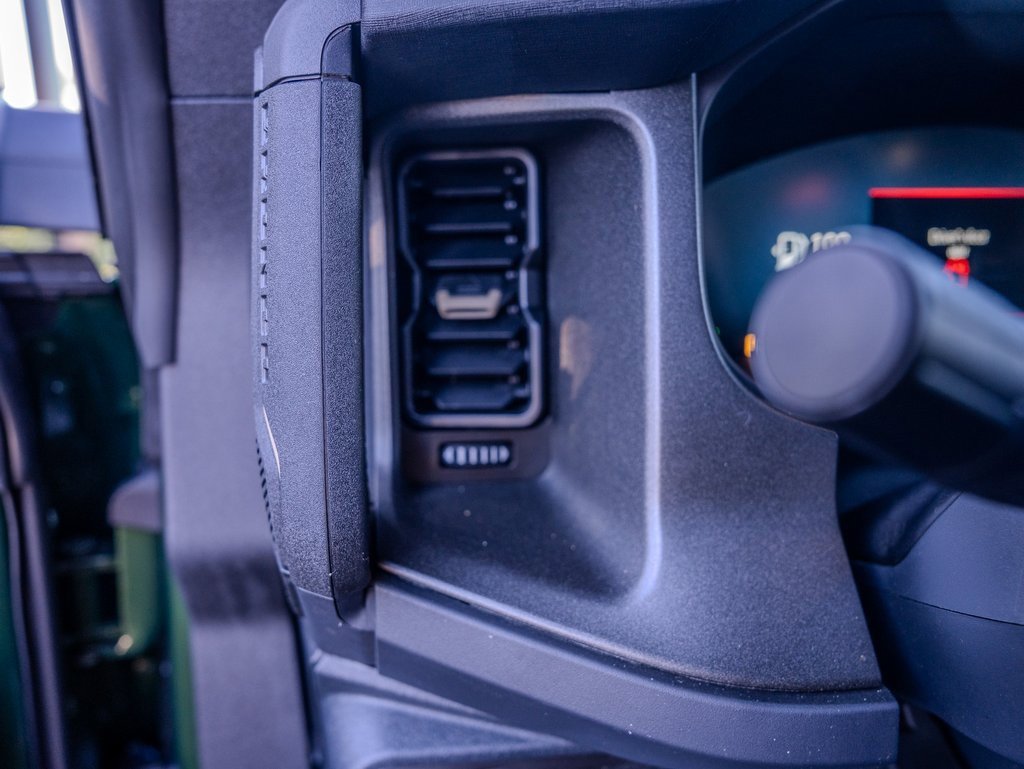 Used 2025 Ford Bronco Badlands image 8