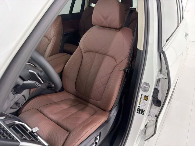 Used 2026 BMW X7 xDrive40i w/ Premium Package image 13