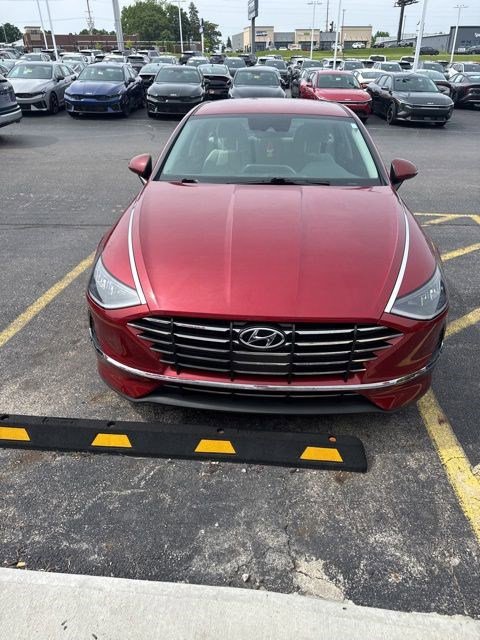 Used 2023 Hyundai Sonata SE w/ Cargo Package FWD image 7