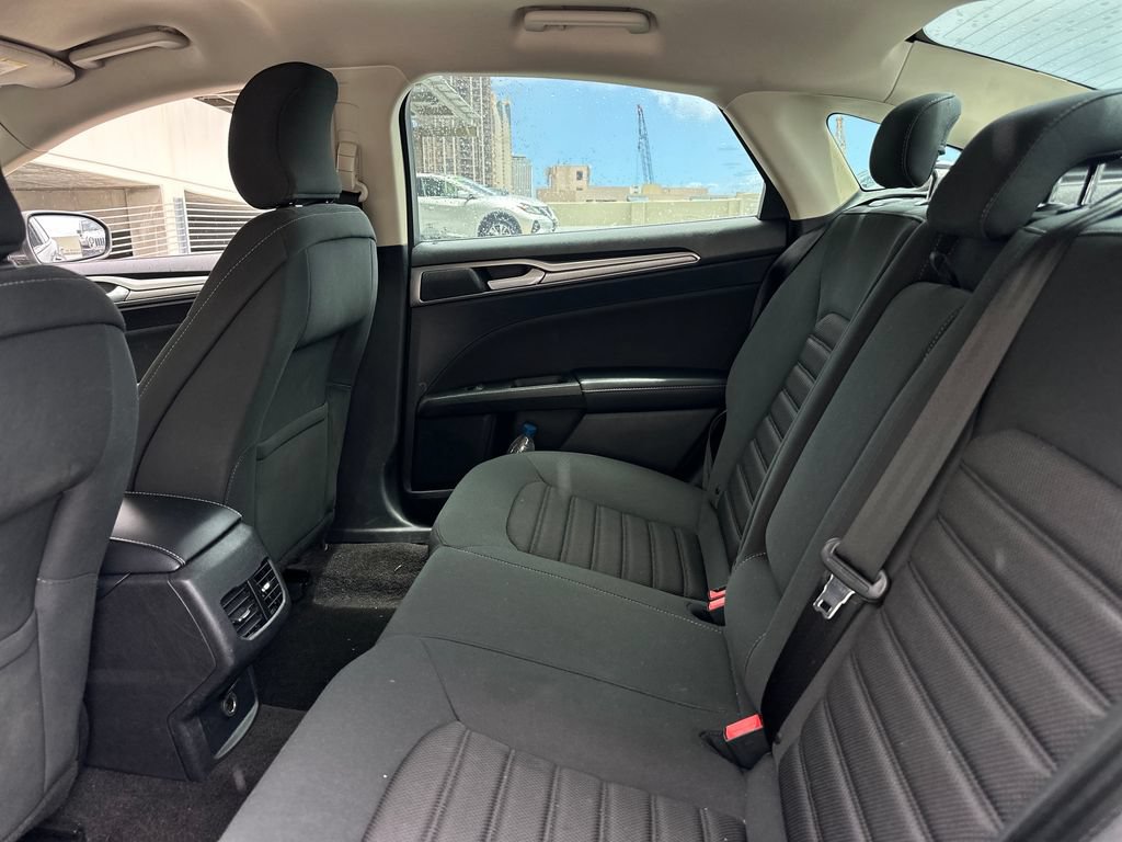 Used 2019 Ford Fusion SE FWD image 15