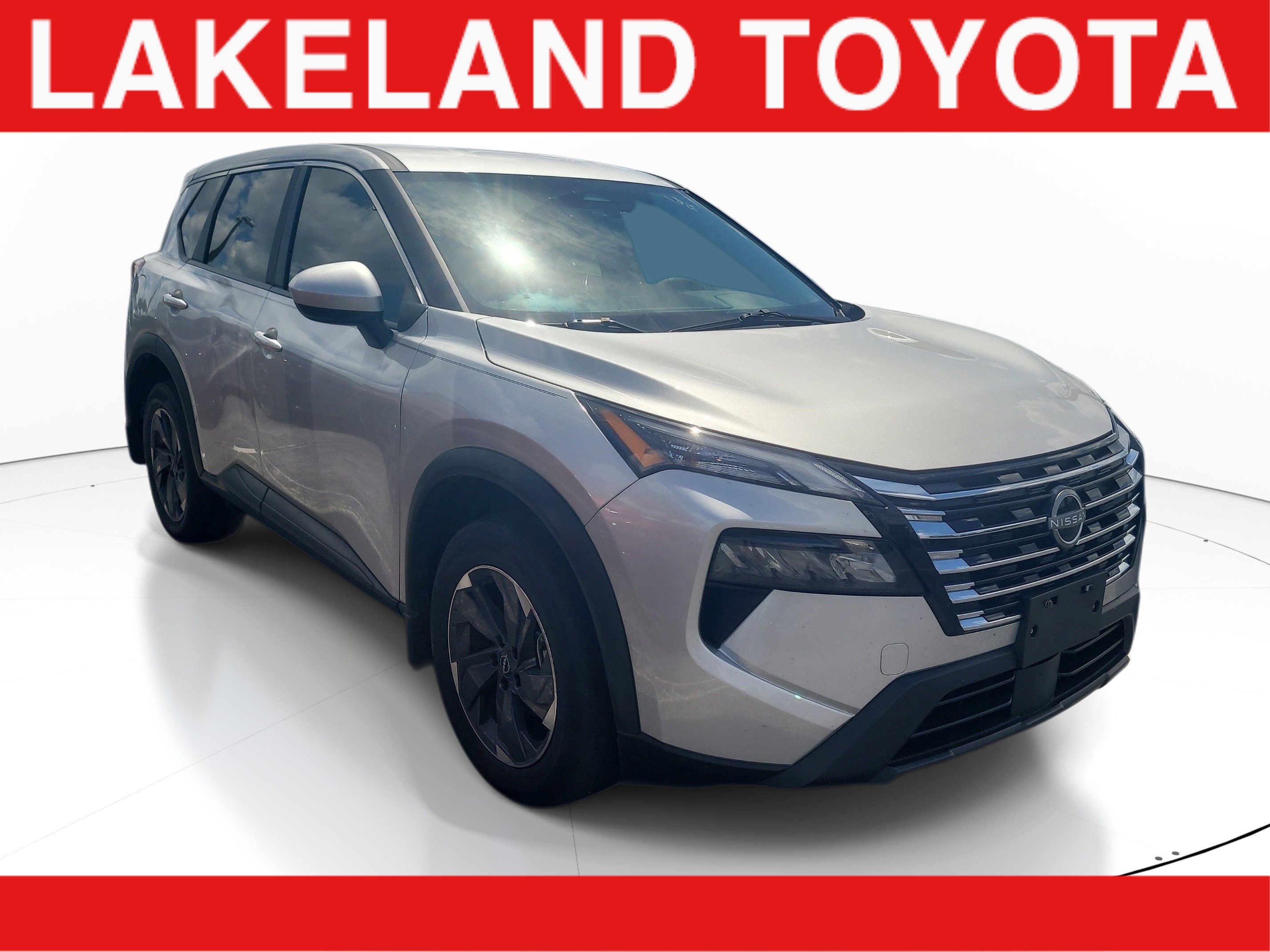 Used 2025 Nissan Rogue SV FWD image 1