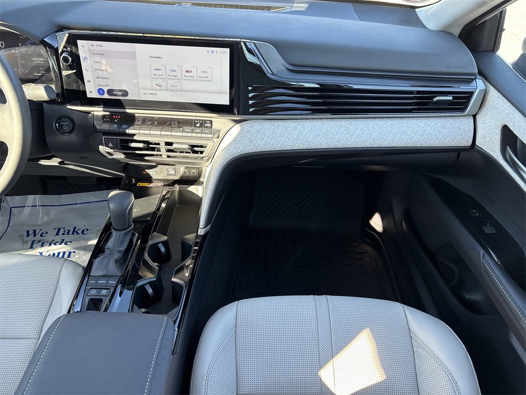 Used 2025 Toyota Camry XLE image 17