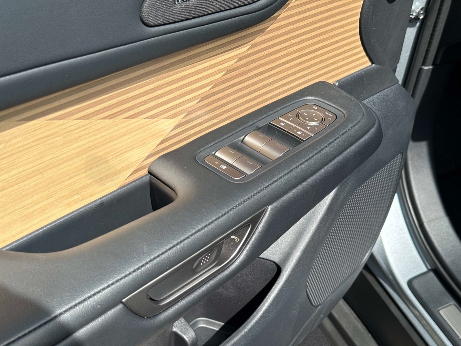 New 2026 Lexus ES 350e FWD image 18