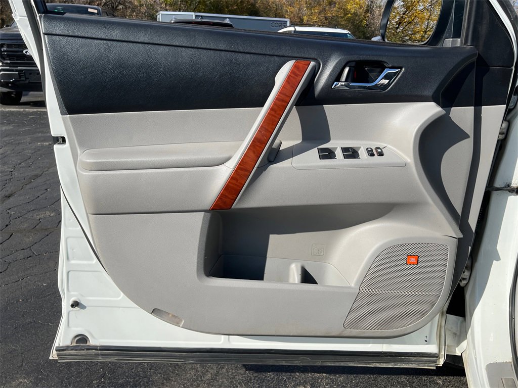 Used 2010 Toyota Highlander Limited image 11