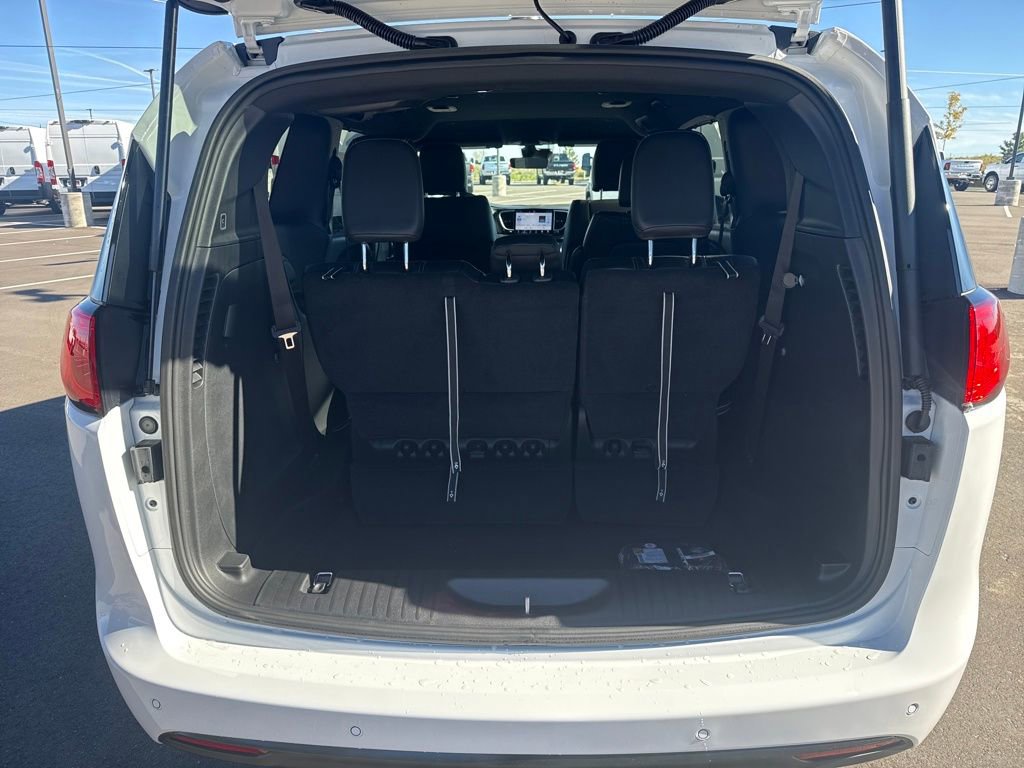 New 2026 Chrysler Voyager LX FWD image 27