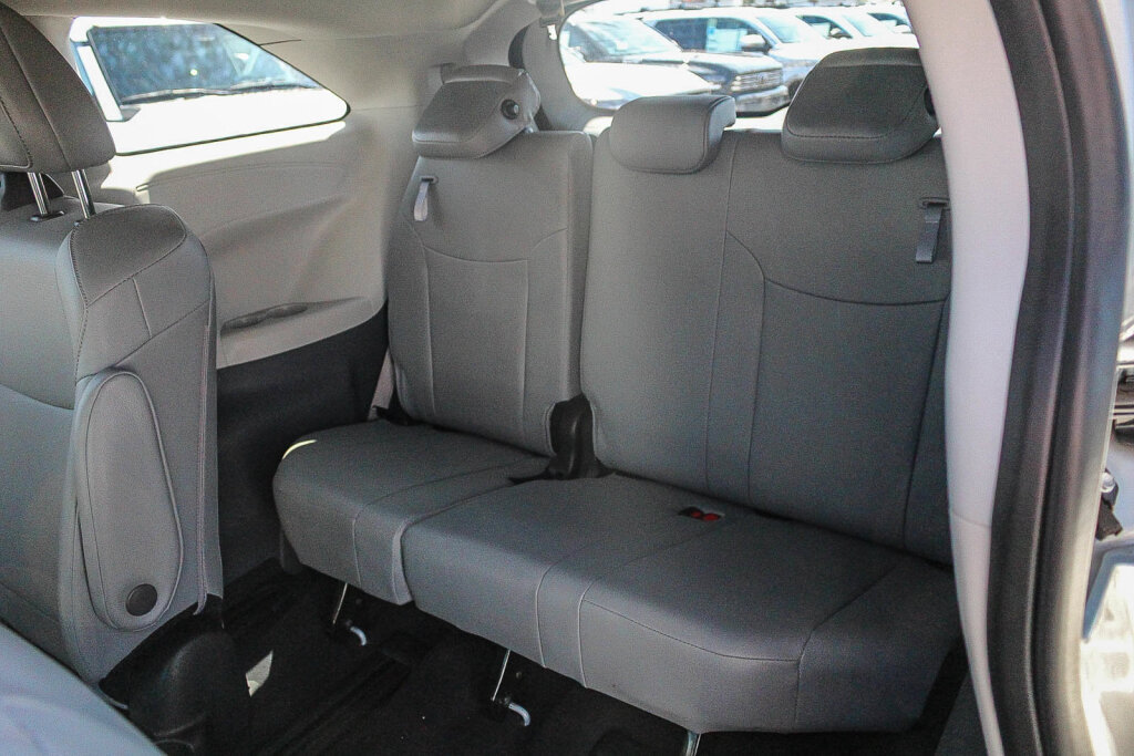 Certified 2023 Toyota Sienna XLE FWD image 11