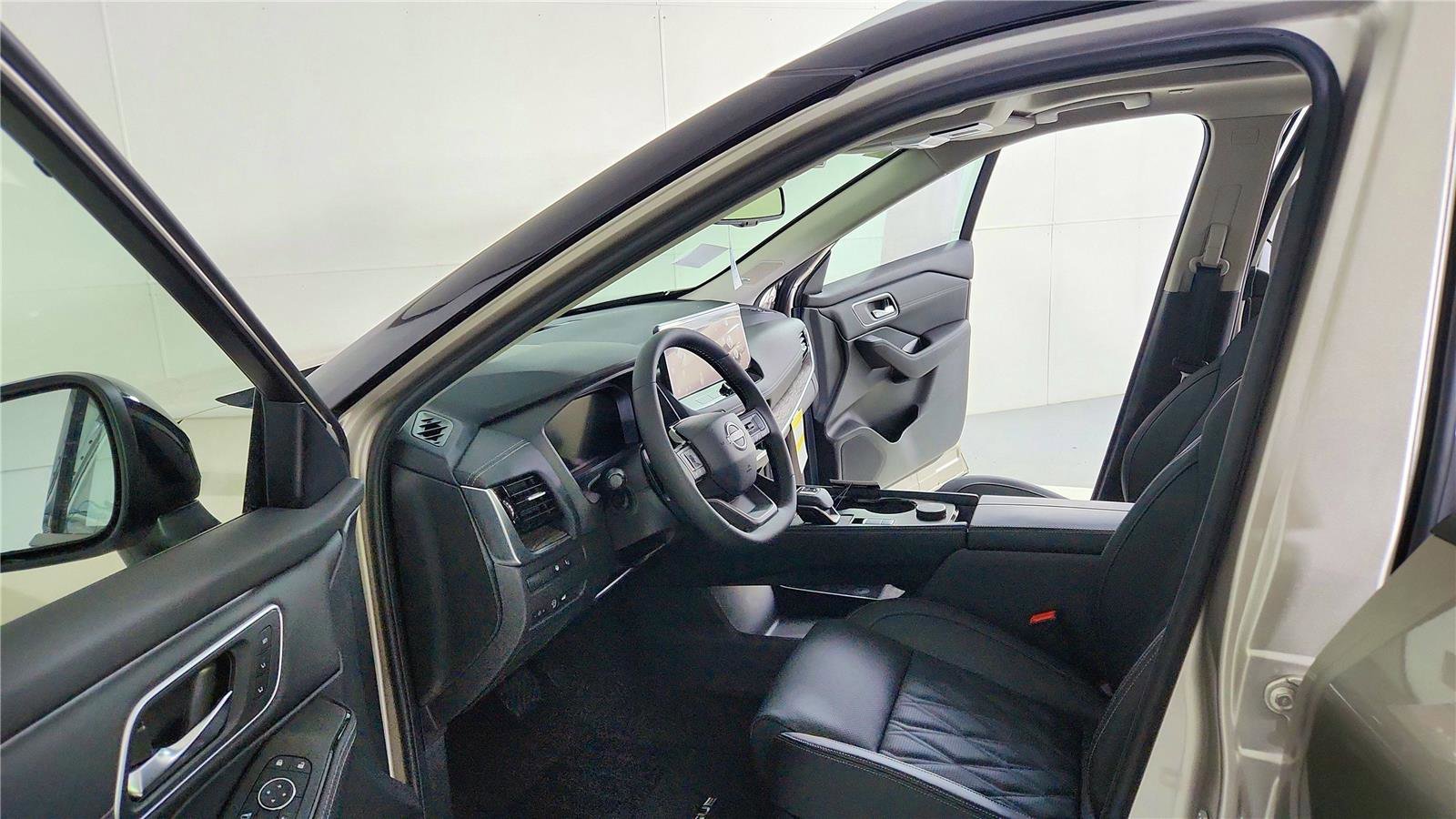 New 2026 Nissan Rogue Platinum w/ Platinum Premium Package AWD/4WD image 16