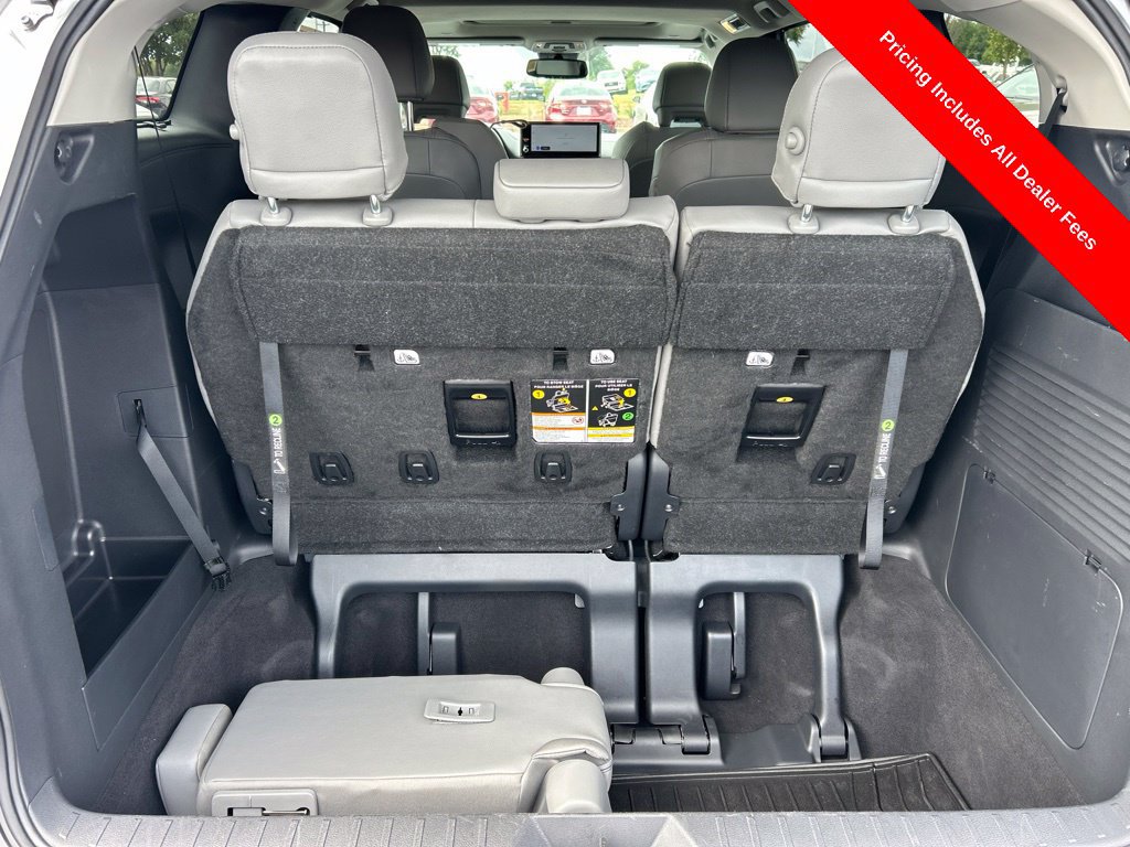 Used 2026 Toyota Sienna XLE FWD image 16
