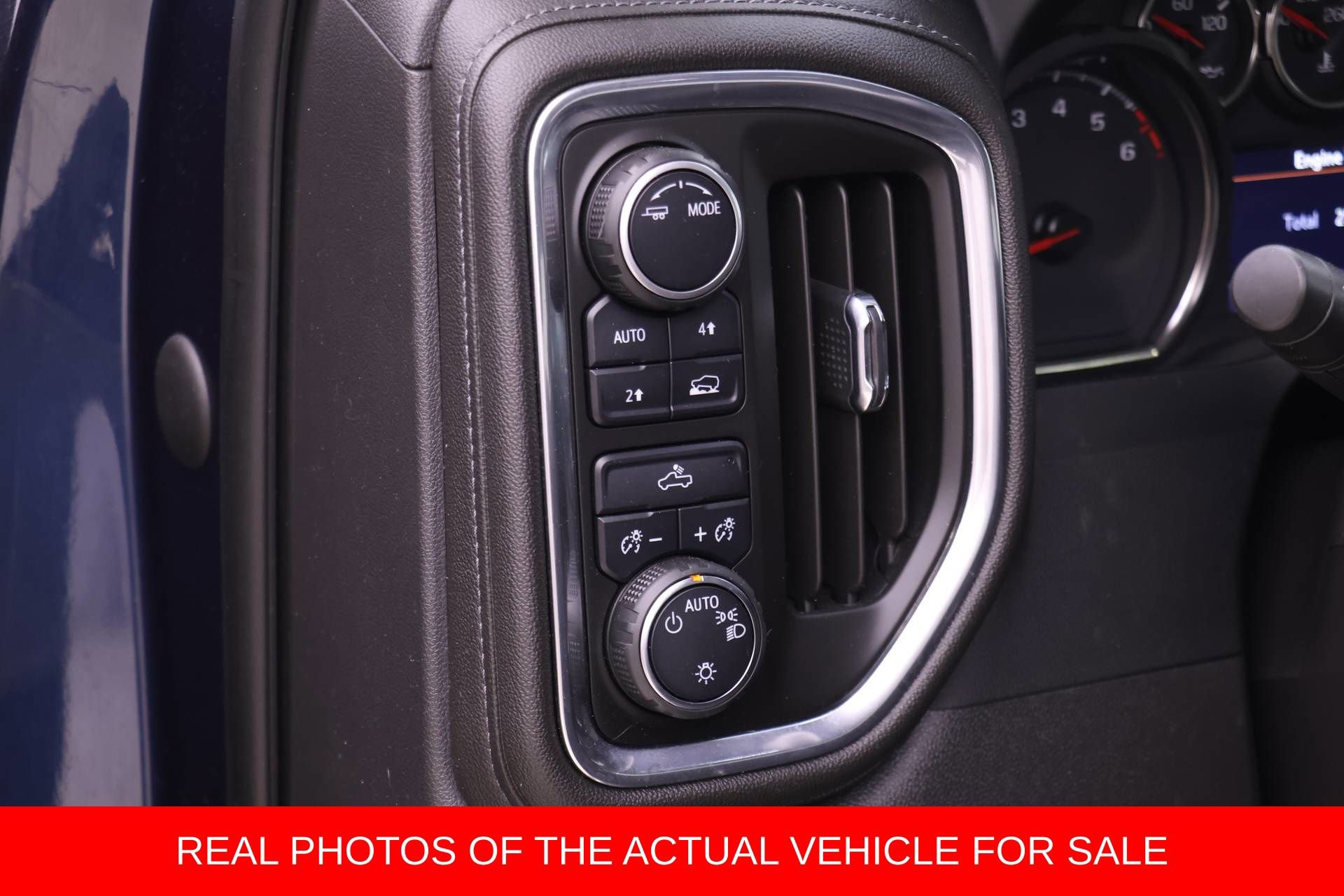 Used 2022 Chevrolet Silverado 1500 LT AWD/4WD image 14