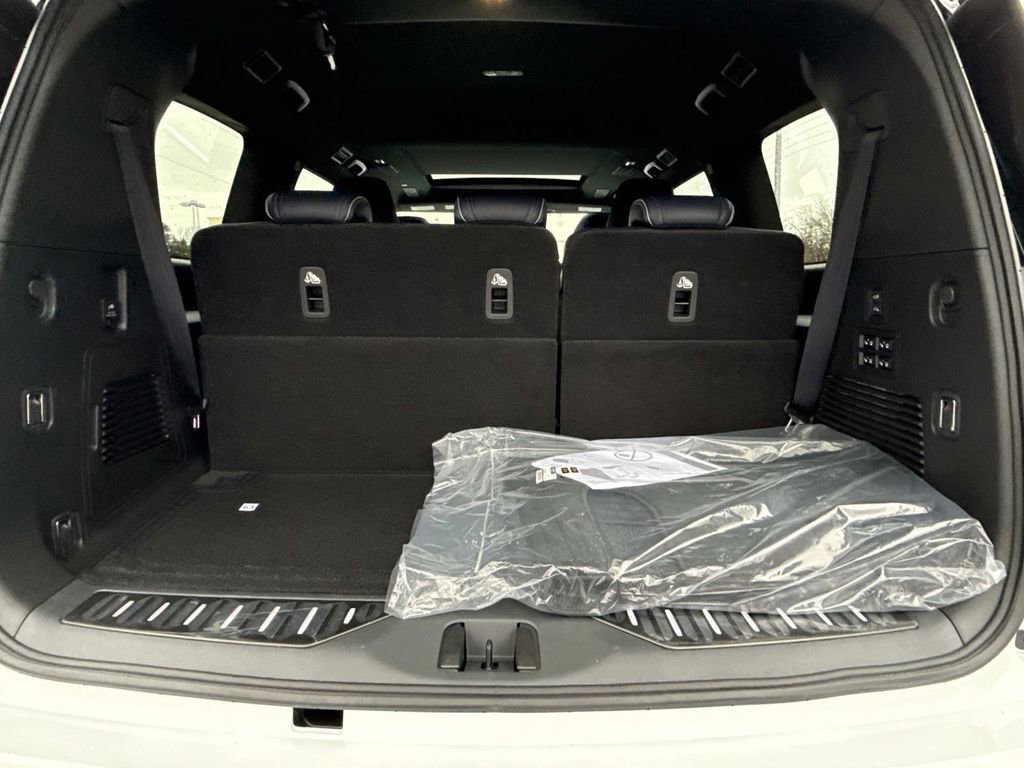 New 2026 INFINITI QX80 SPORT 4D Sport Utility image 22