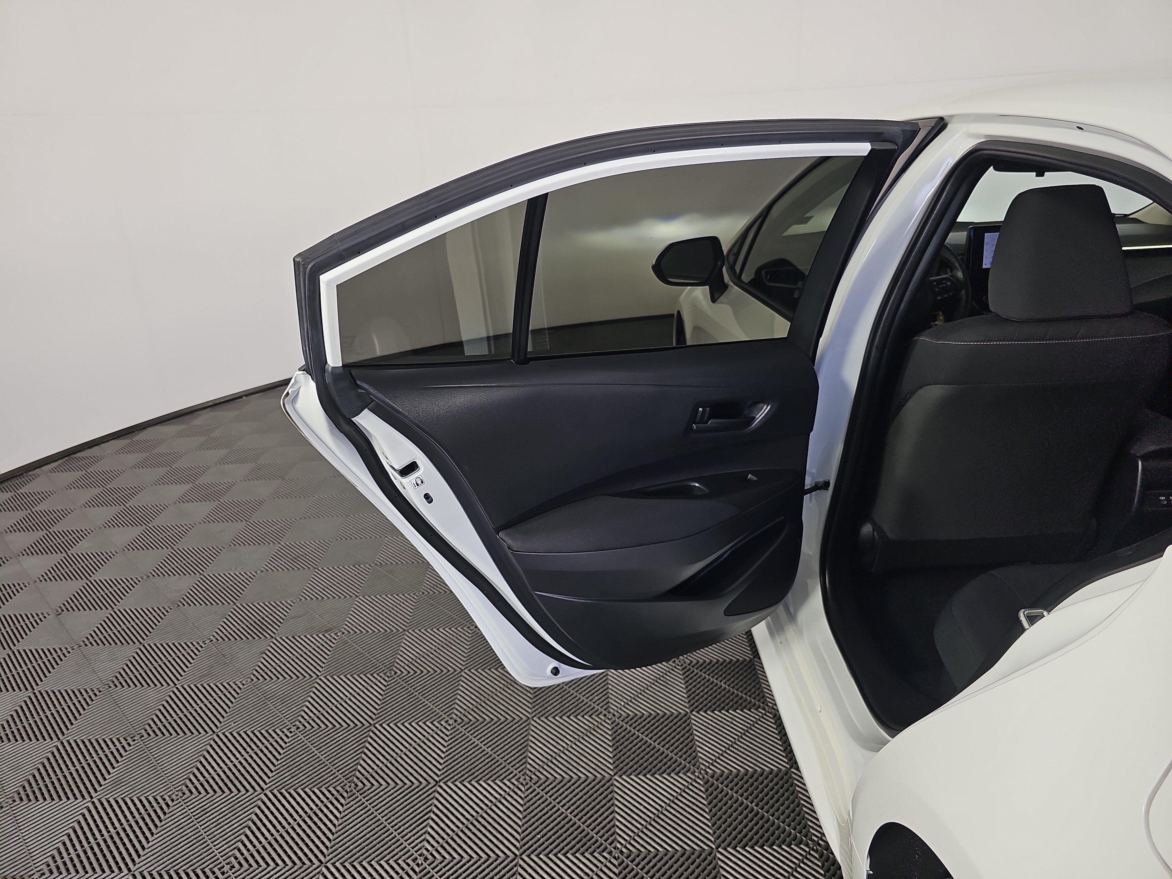 Used 2023 Toyota Corolla LE FWD image 18