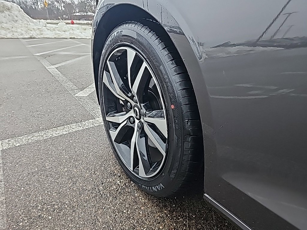 Used 2024 Volvo S60 B5 Core image 44