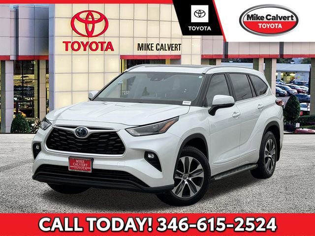 Used 2023 Toyota Highlander XLE FWD image 1