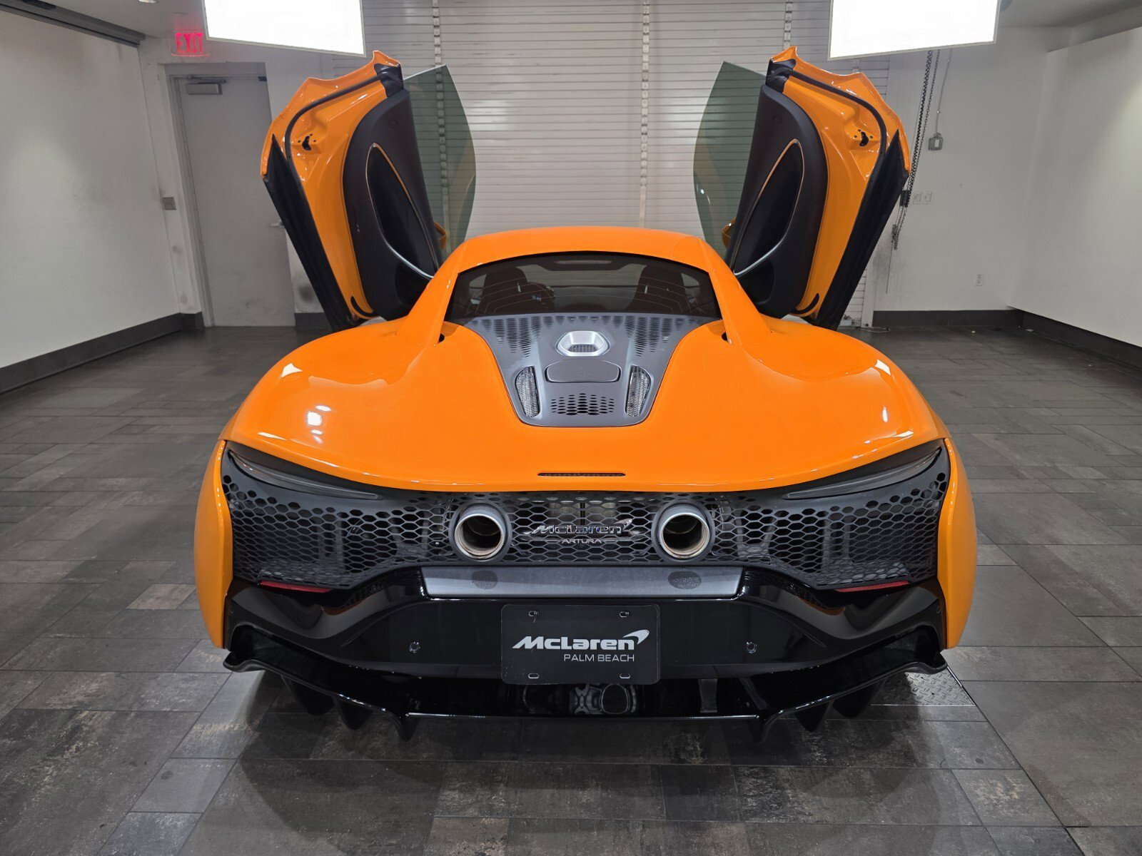 Used 2023 McLaren Artura image 20