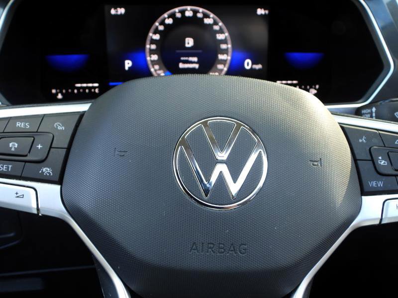 Used 2023 Volkswagen Tiguan SE w/ Panoramic Sunroof Package image 62