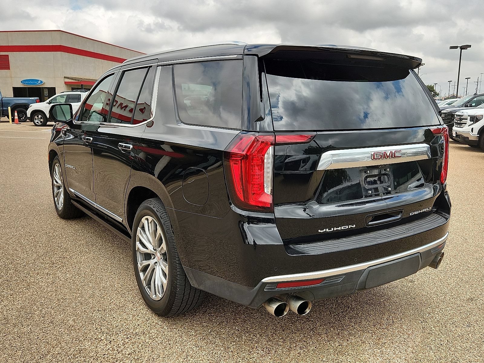 Used 2021 GMC Yukon Denali AWD/4WD image 3