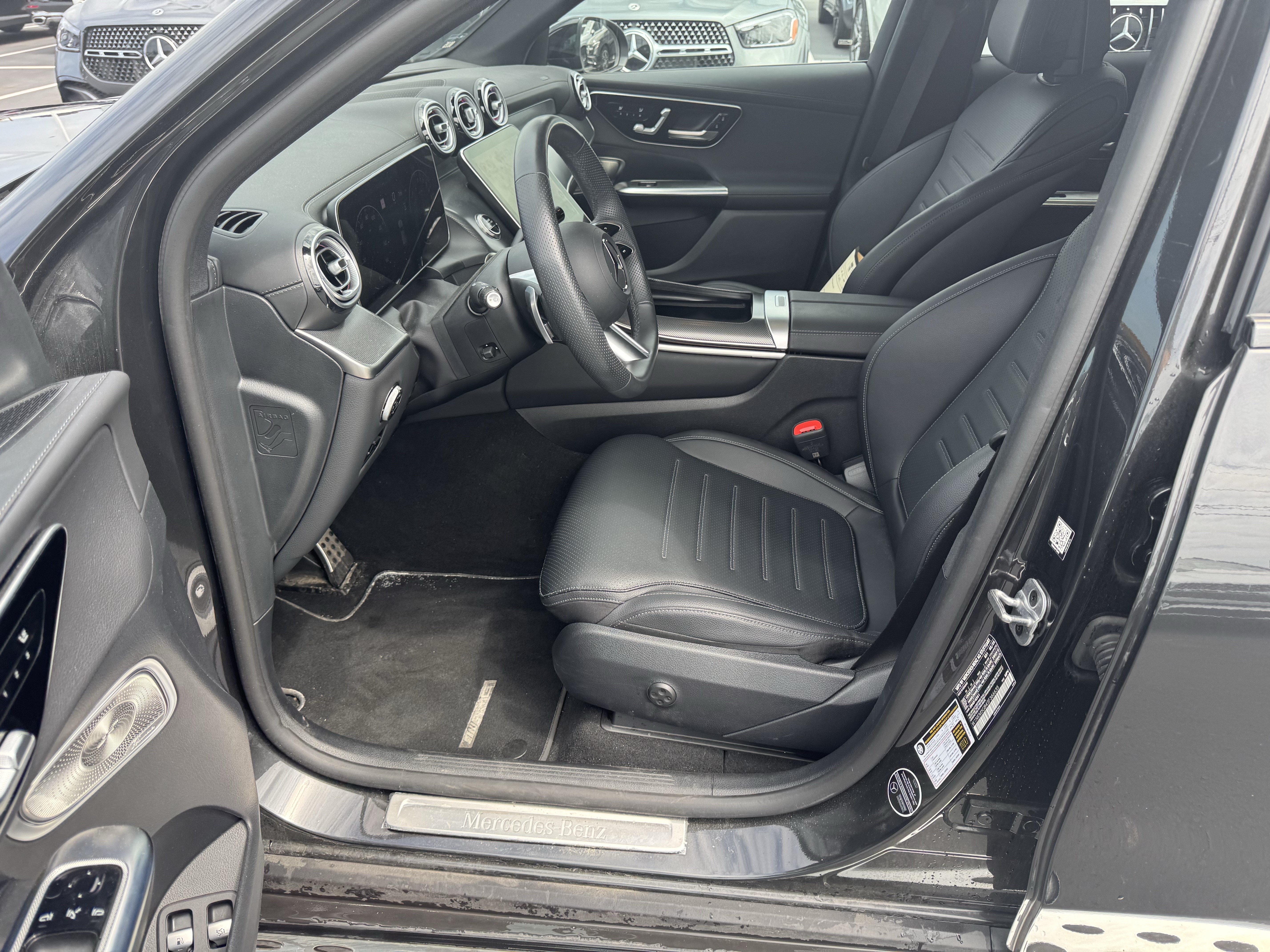 Used 2025 Mercedes-Benz GLC 350e 4MATIC image 13