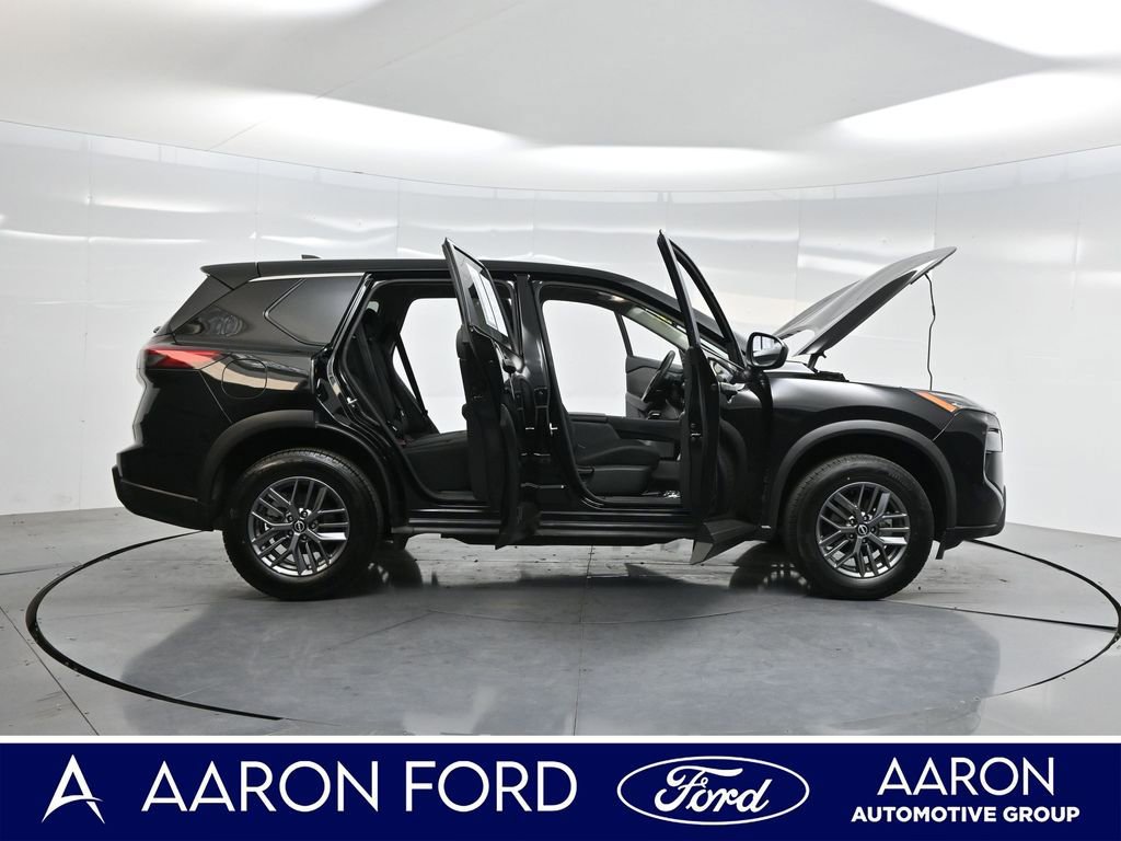 Used 2024 Nissan Rogue S image 4