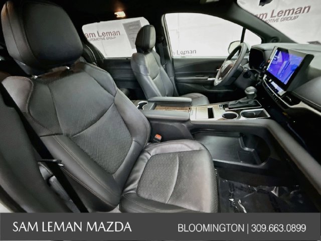 Used 2025 Toyota Sienna Platinum AWD/4WD image 31