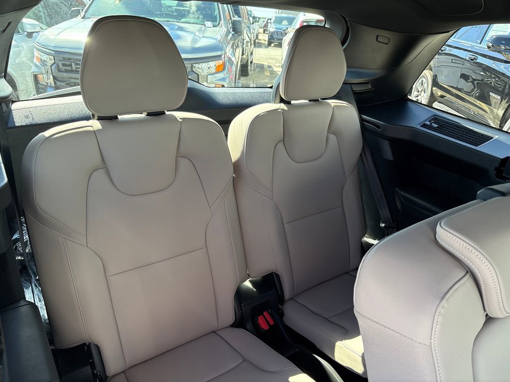 New 2026 Volvo XC90 B6 Plus w/ Protection Package Premier image 13