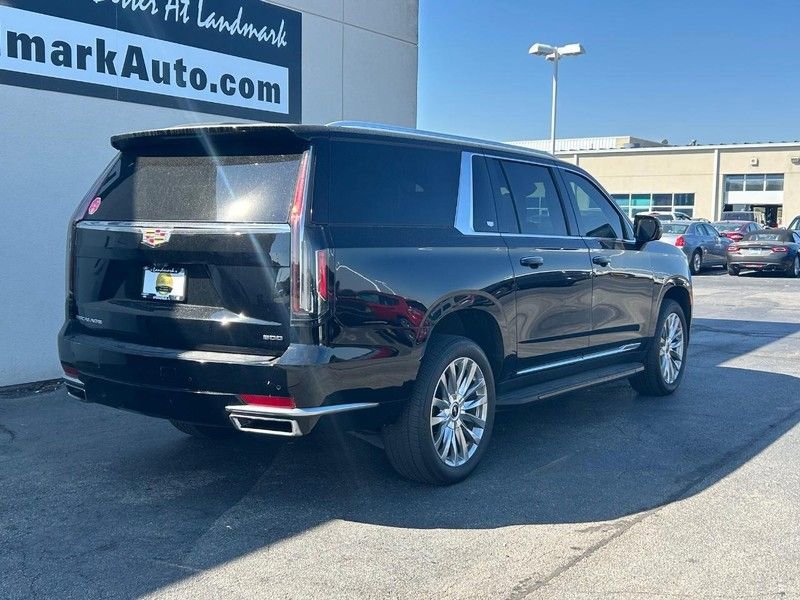 Used 2023 Cadillac Escalade ESV Premium Luxury image 3