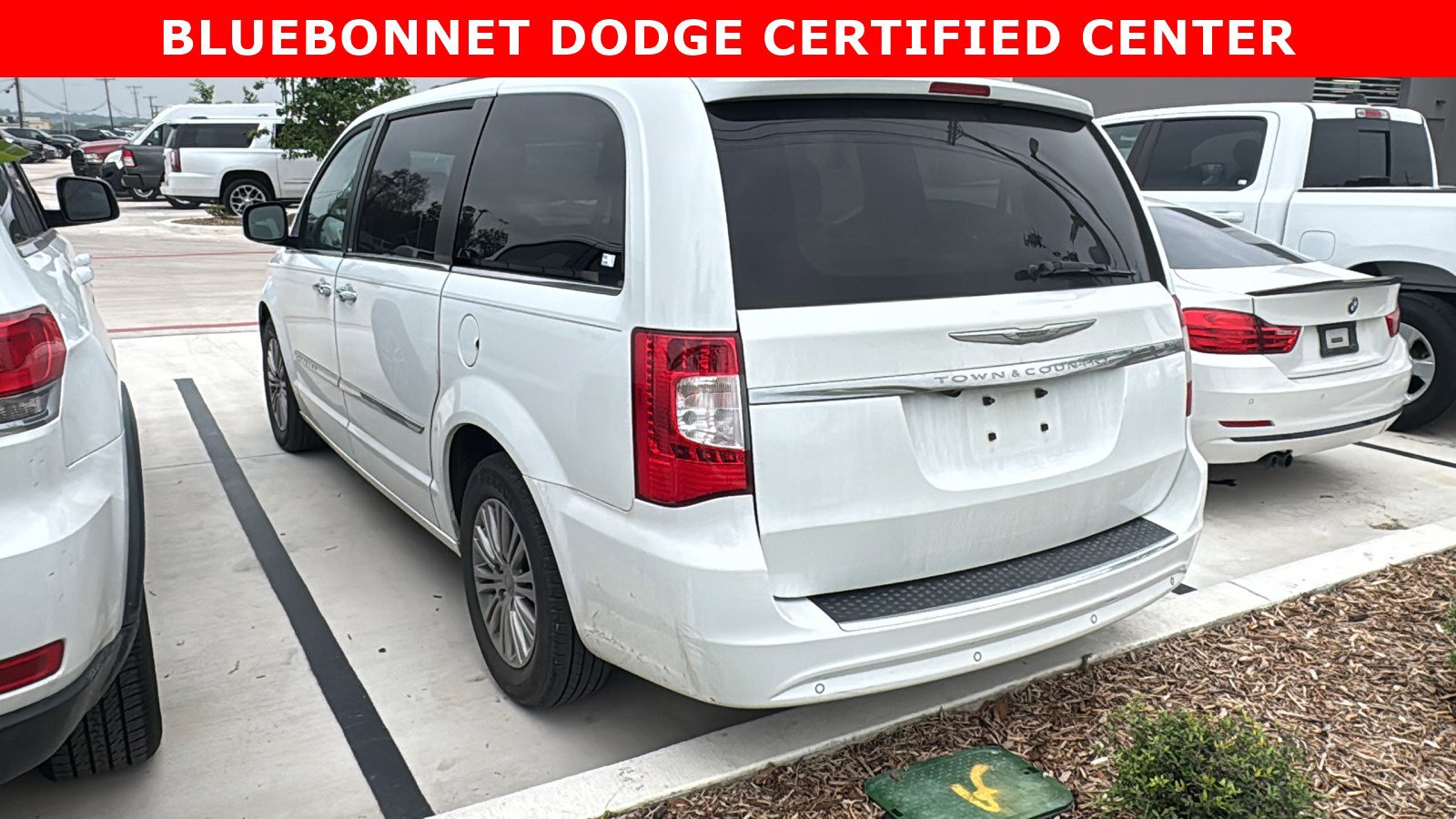 Used 2013 Chrysler Town & Country Touring-L w/ Driver Convenience Group FWD image 6