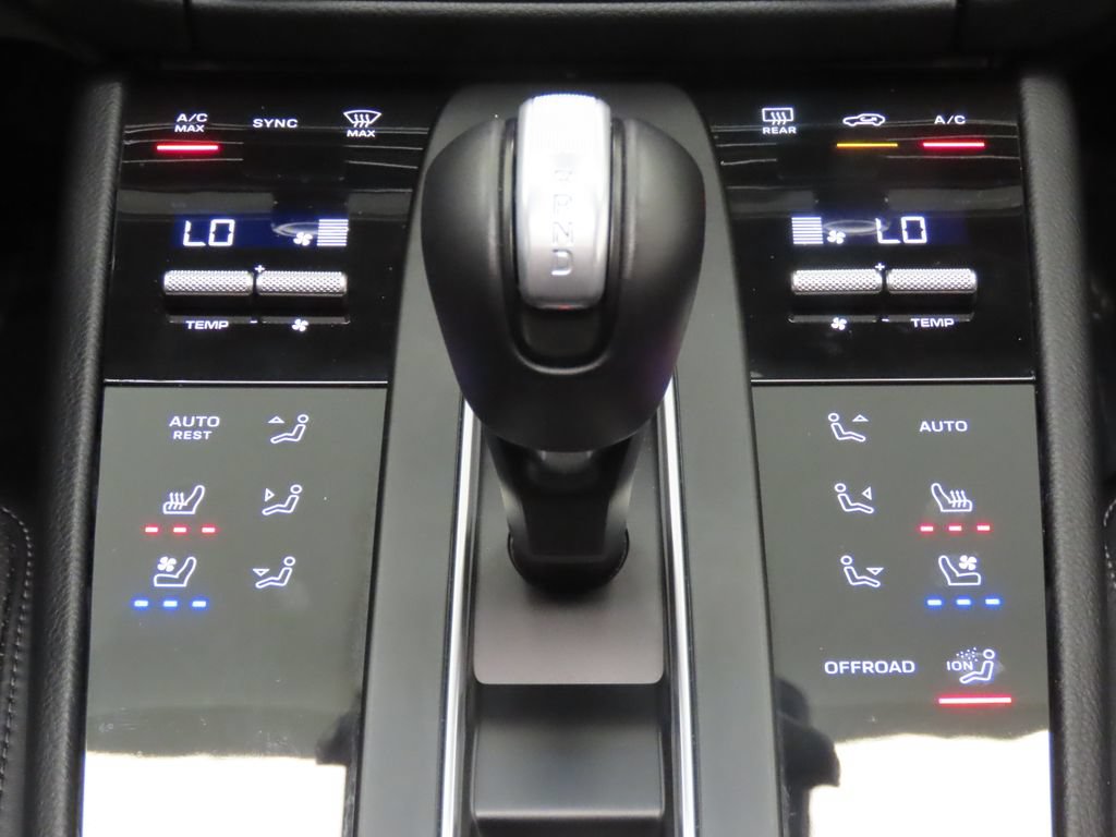 Certified 2026 Porsche Macan AWD/4WD image 27