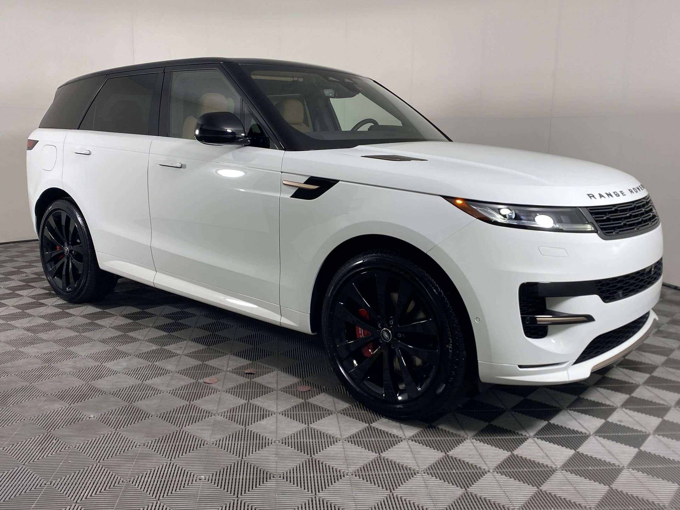 New 2025 Land Rover Range Rover Sport Dynamic SE image 5