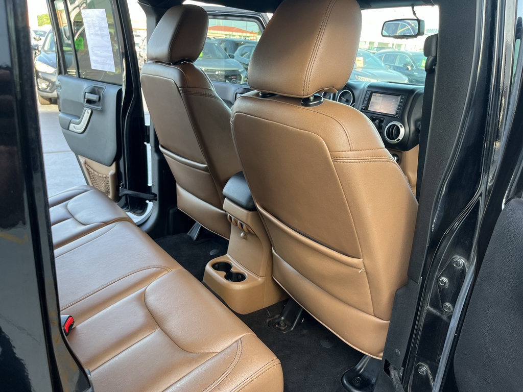Used 2015 Jeep Wrangler Unlimited Sahara w/ Mopar Chrome Edition Group AWD/4WD image 31