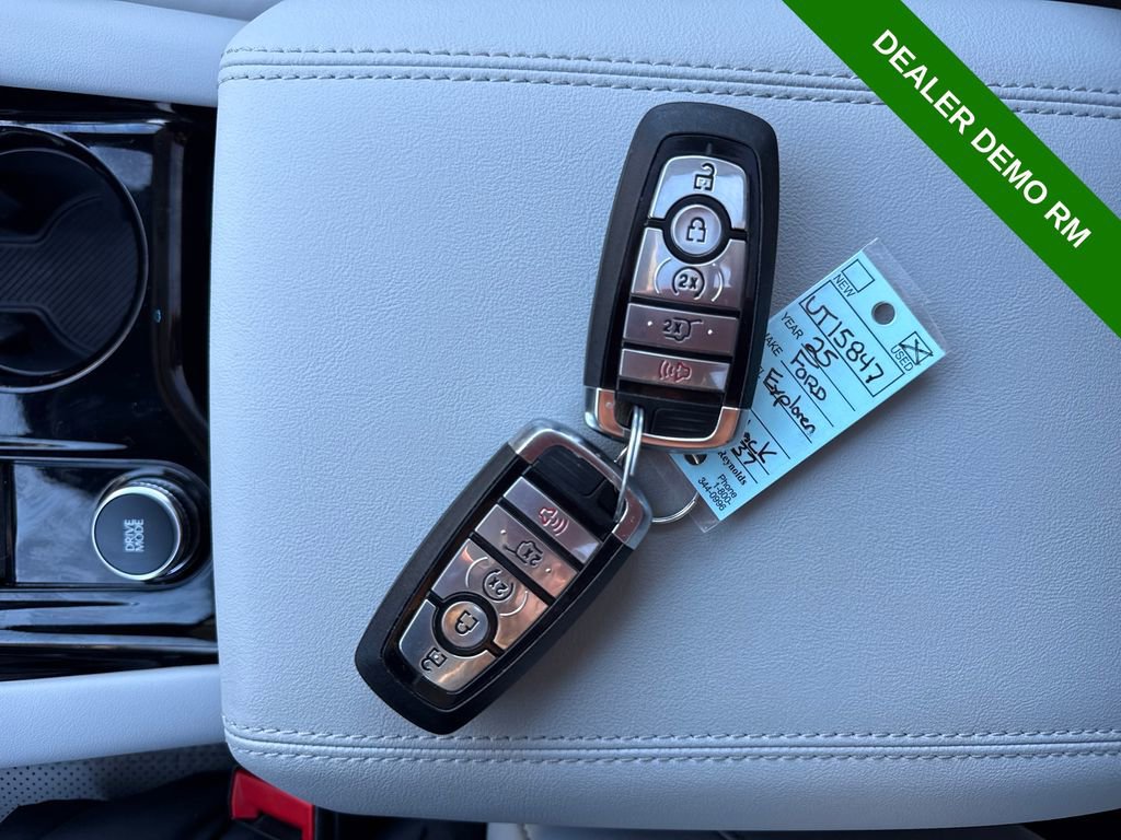 Used 2025 Ford Explorer Platinum w/ LUX Leather Package image 45