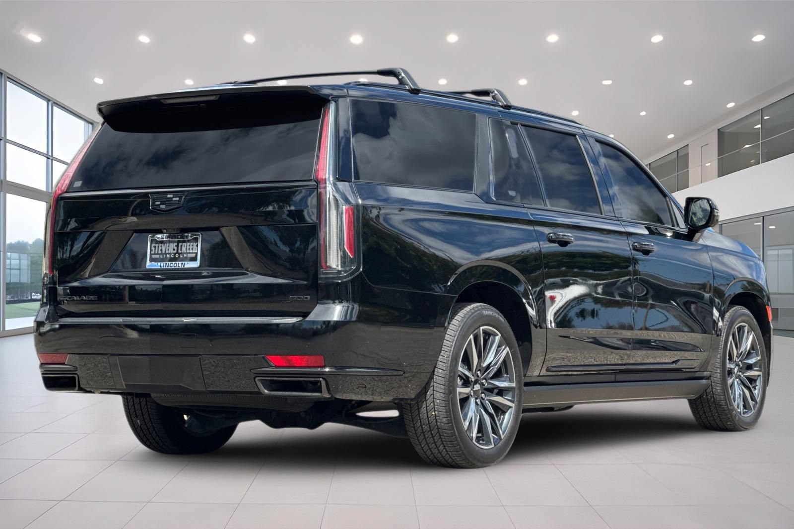 Used 2022 Cadillac Escalade ESV Sport w/ Touring Package AWD/4WD image 4