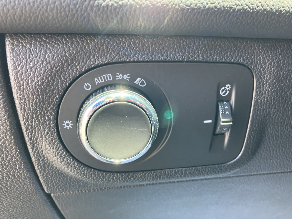 Used 2017 Chevrolet Cruze Premier FWD image 14