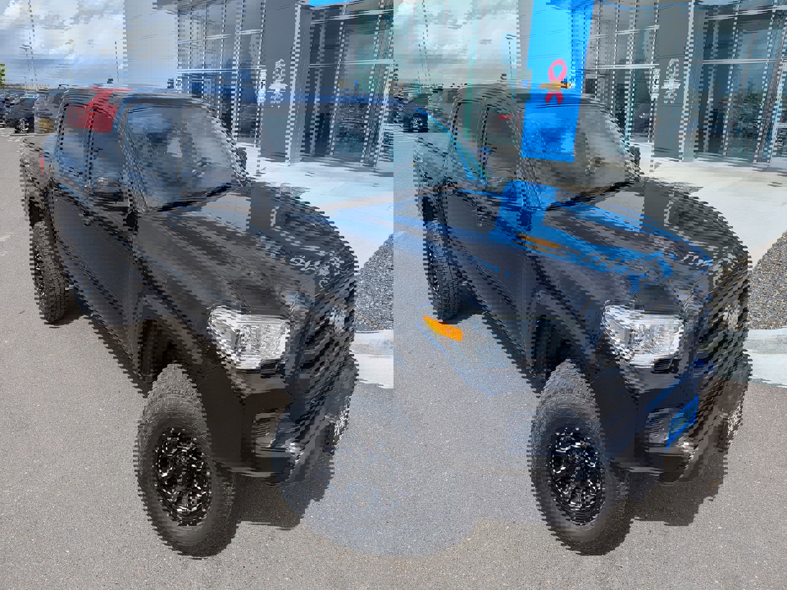 Used 2018 Toyota Tacoma SR image 4