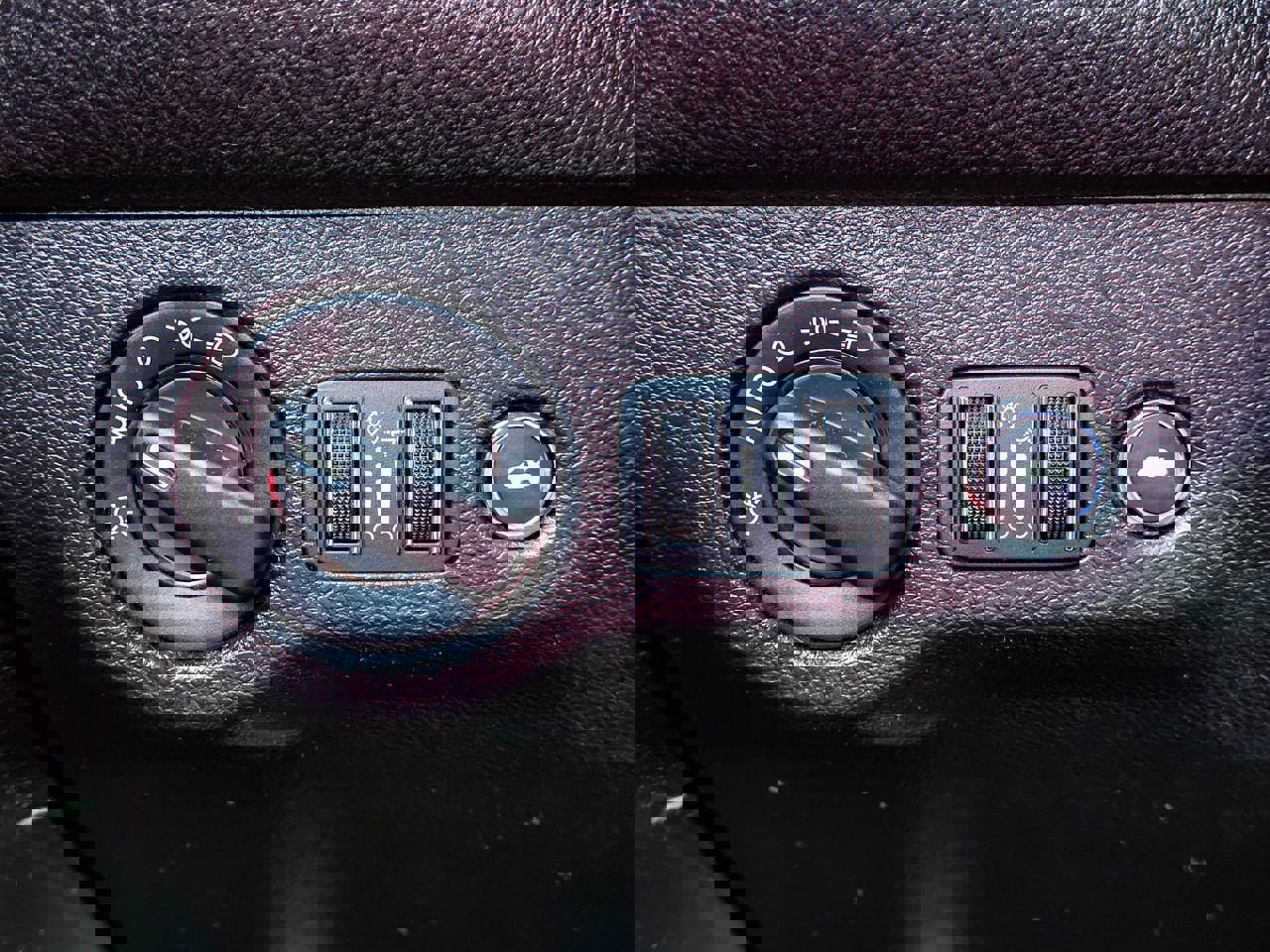 Used 2019 Dodge Challenger SXT image 22