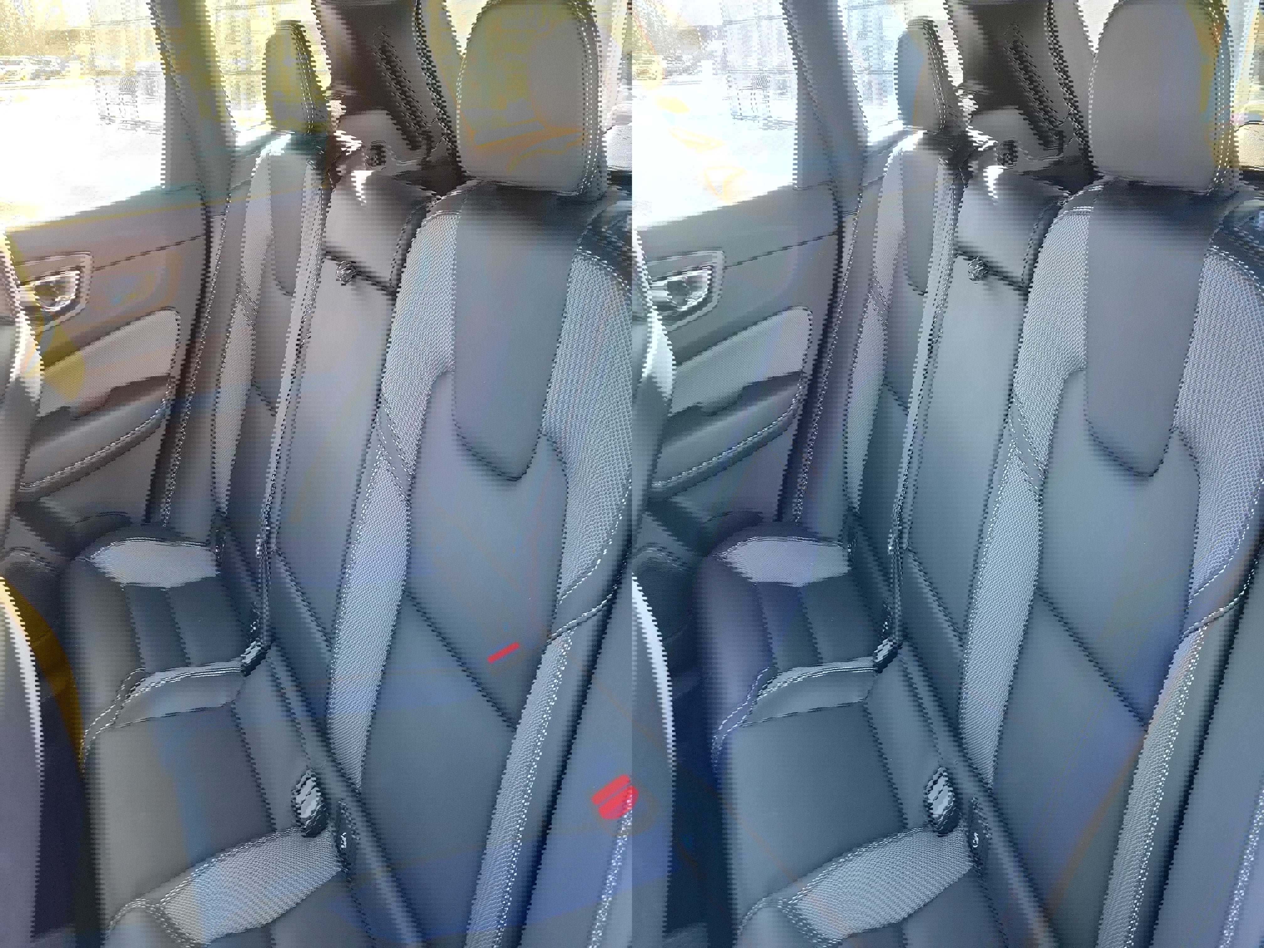 Used 2022 Volvo XC60 T8 R-Design w/ Advanced Package image 29