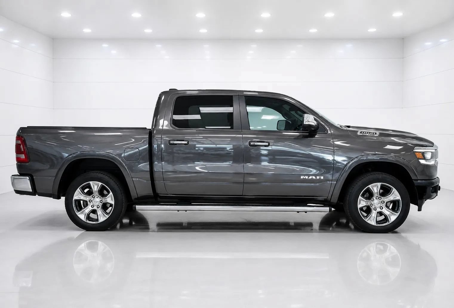 Used 2019 RAM 1500 Laramie AWD/4WD image 6