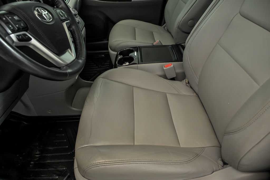 Used 2020 Toyota Sienna XLE FWD image 12
