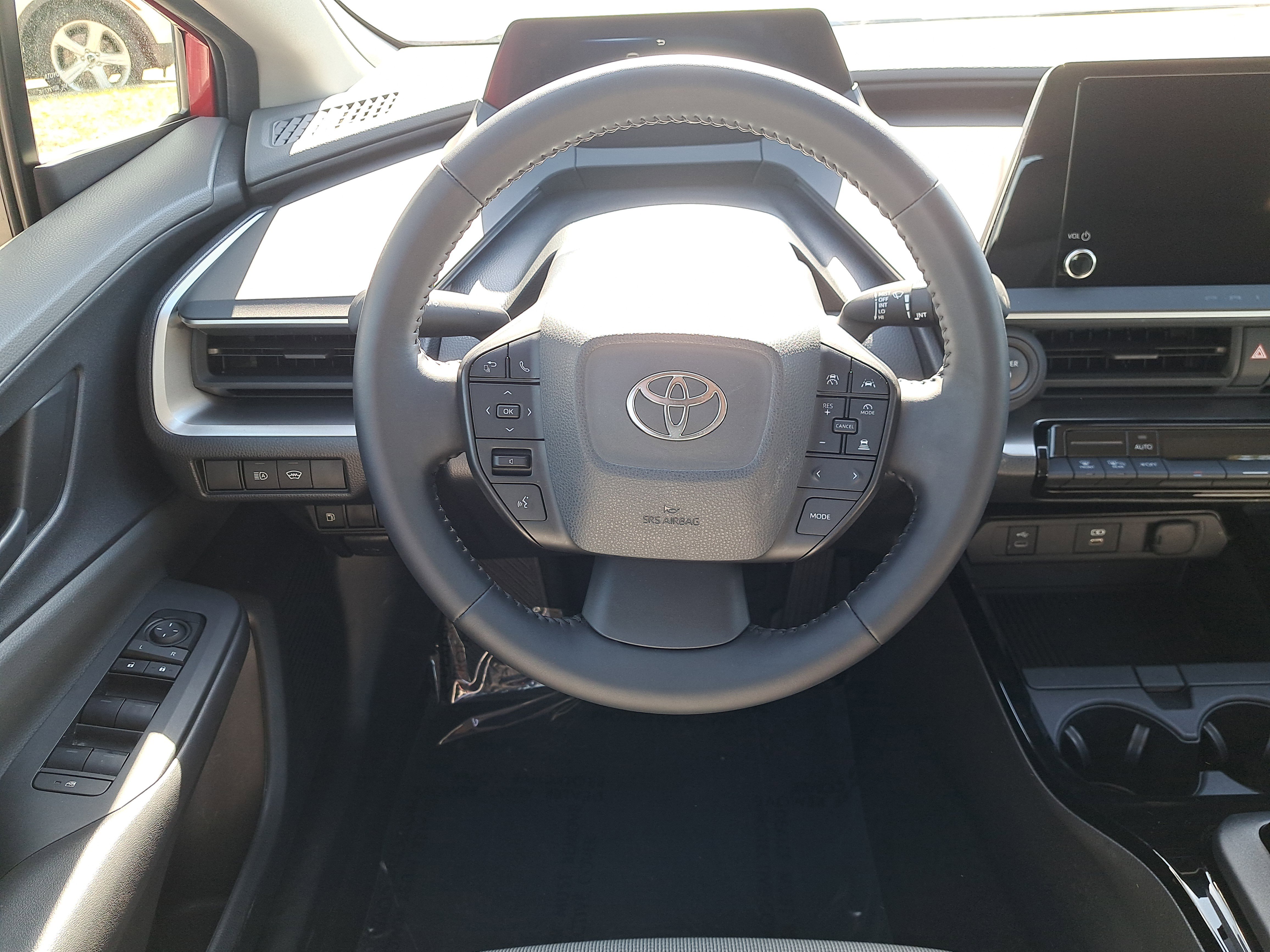 Used 2025 Toyota Prius LE FWD image 22