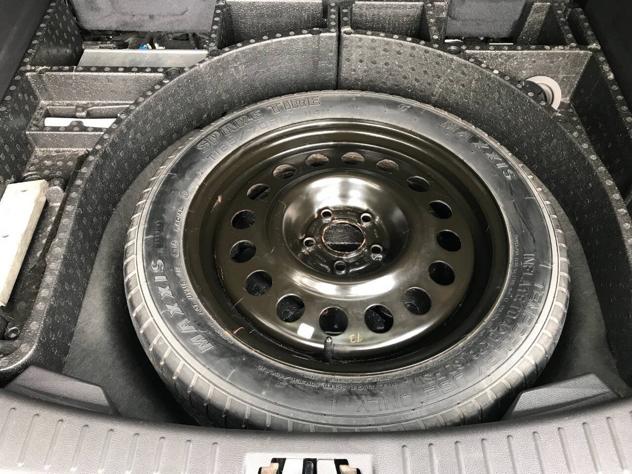 Used 2017 Ford Escape Titanium FWD image 13