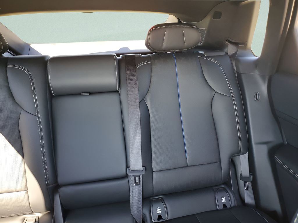 Used 2025 Cadillac Lyriq Luxury image 14