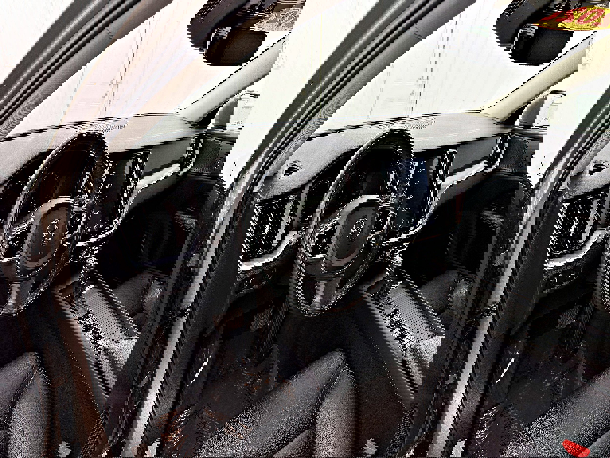 Used 2020 Volvo V60 T5 Cross Country image 7