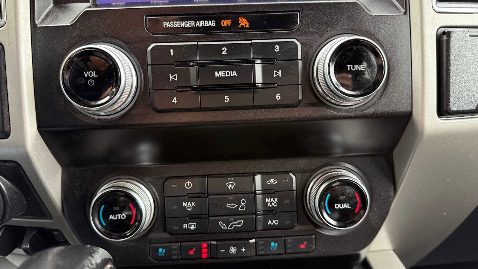 Used 2020 Ford F150 Lariat w/ Equipment Group 502A Luxury AWD/4WD image 24