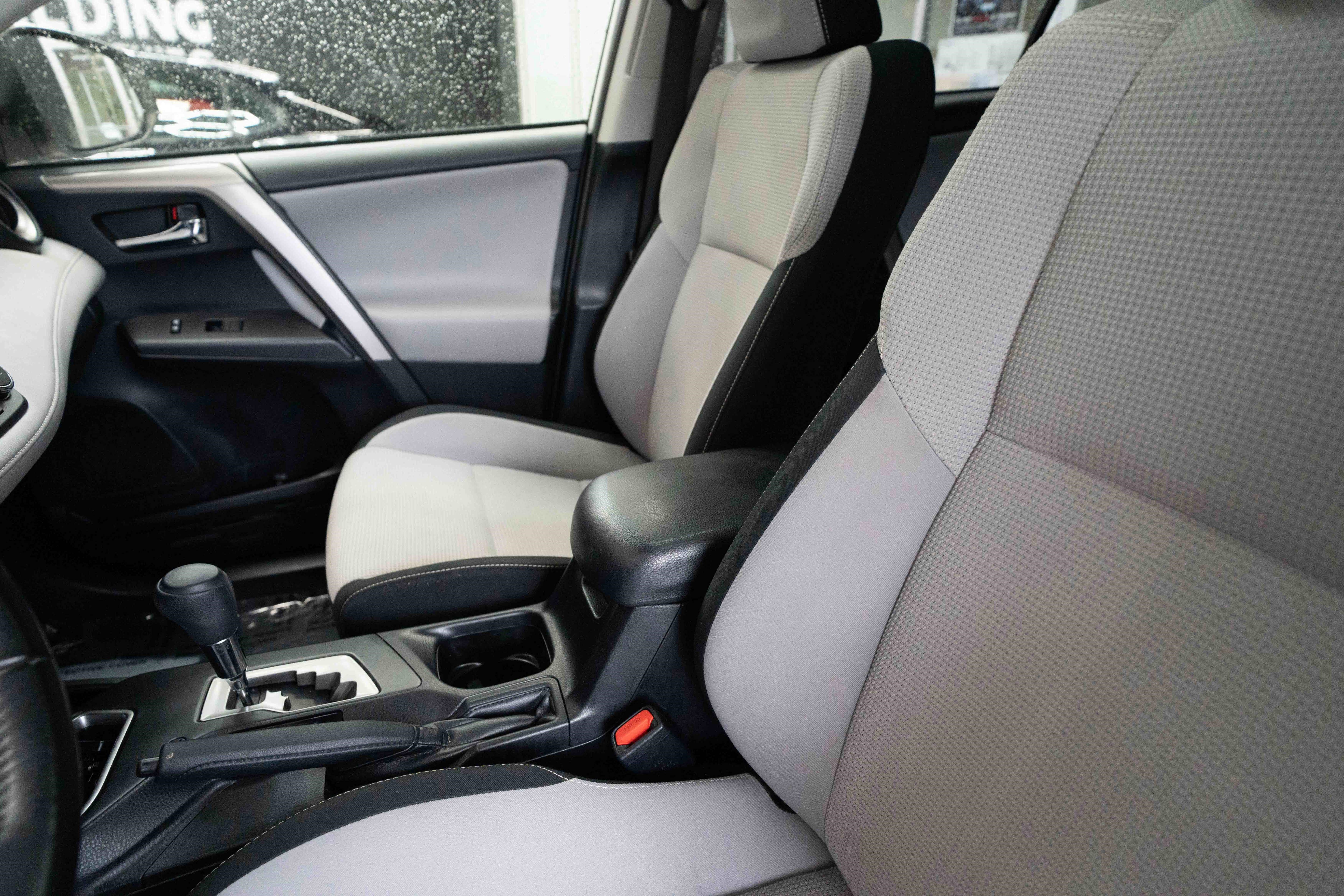 Used 2018 Toyota RAV4 XLE AWD/4WD image 11