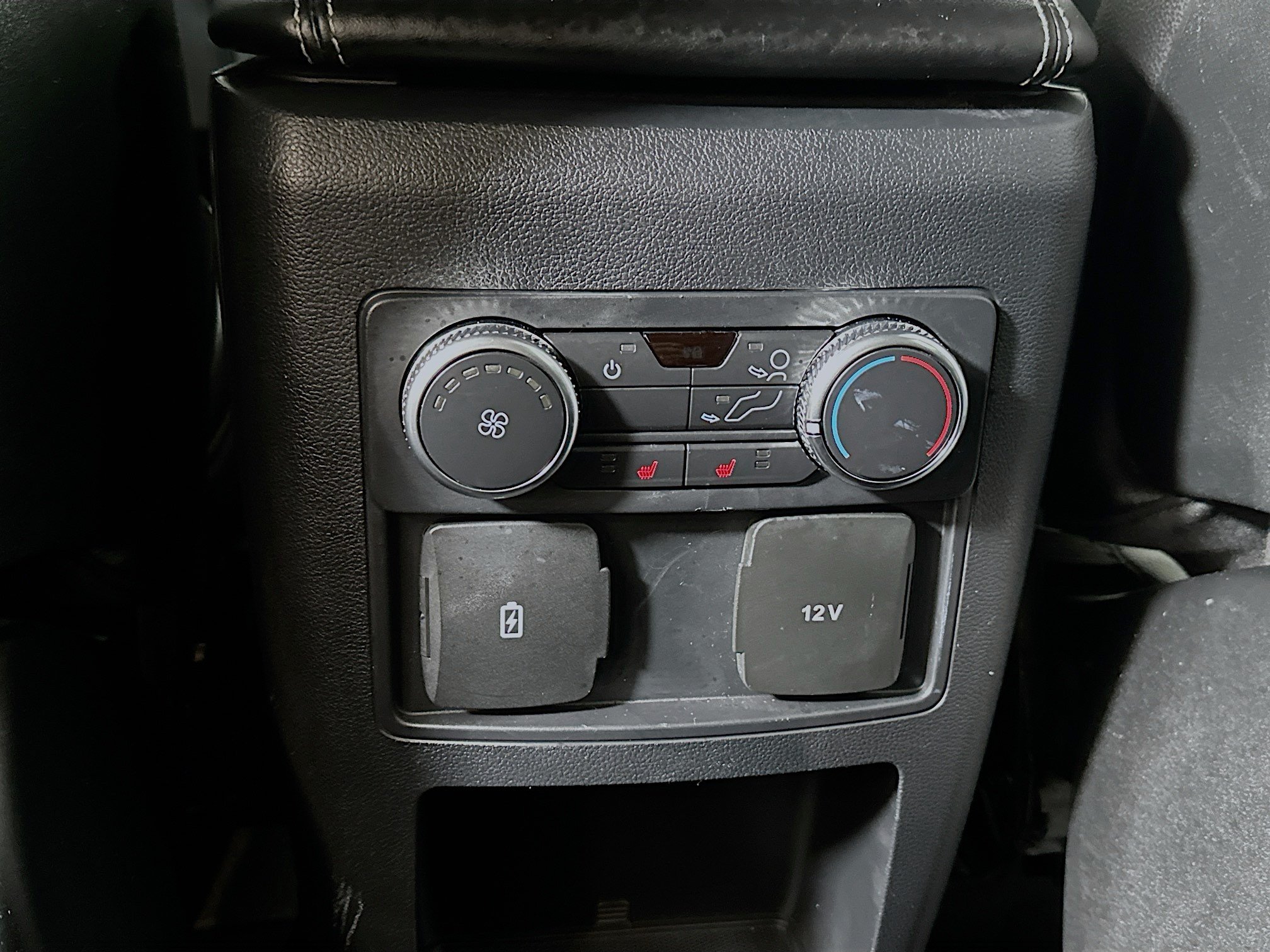 Used 2020 Ford Explorer XLT w/ Equipment Group 202A AWD/4WD image 24