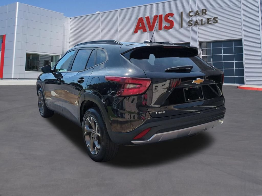 Used 2025 Chevrolet Trax LT w/ LT Convenience Package FWD image 9