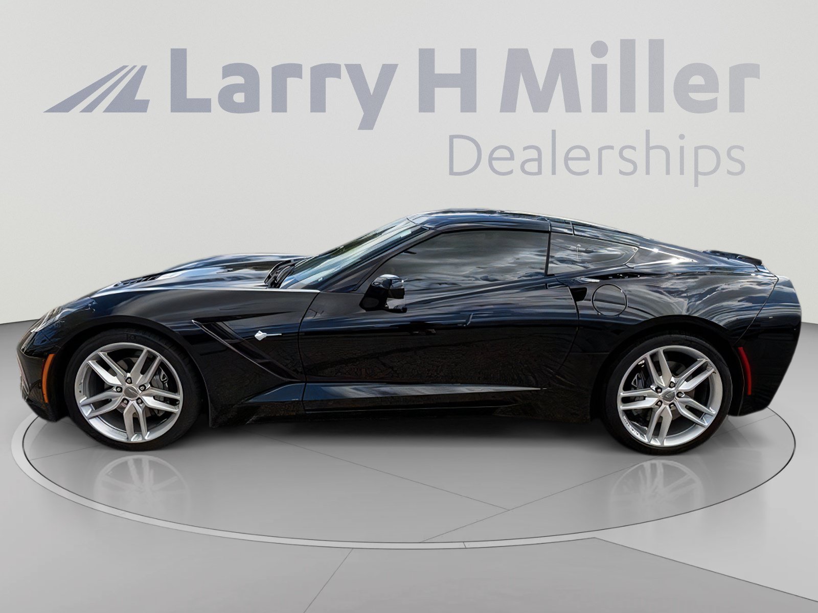 Used 2019 Chevrolet Corvette Stingray Coupe w/ 1LT RWD image 2