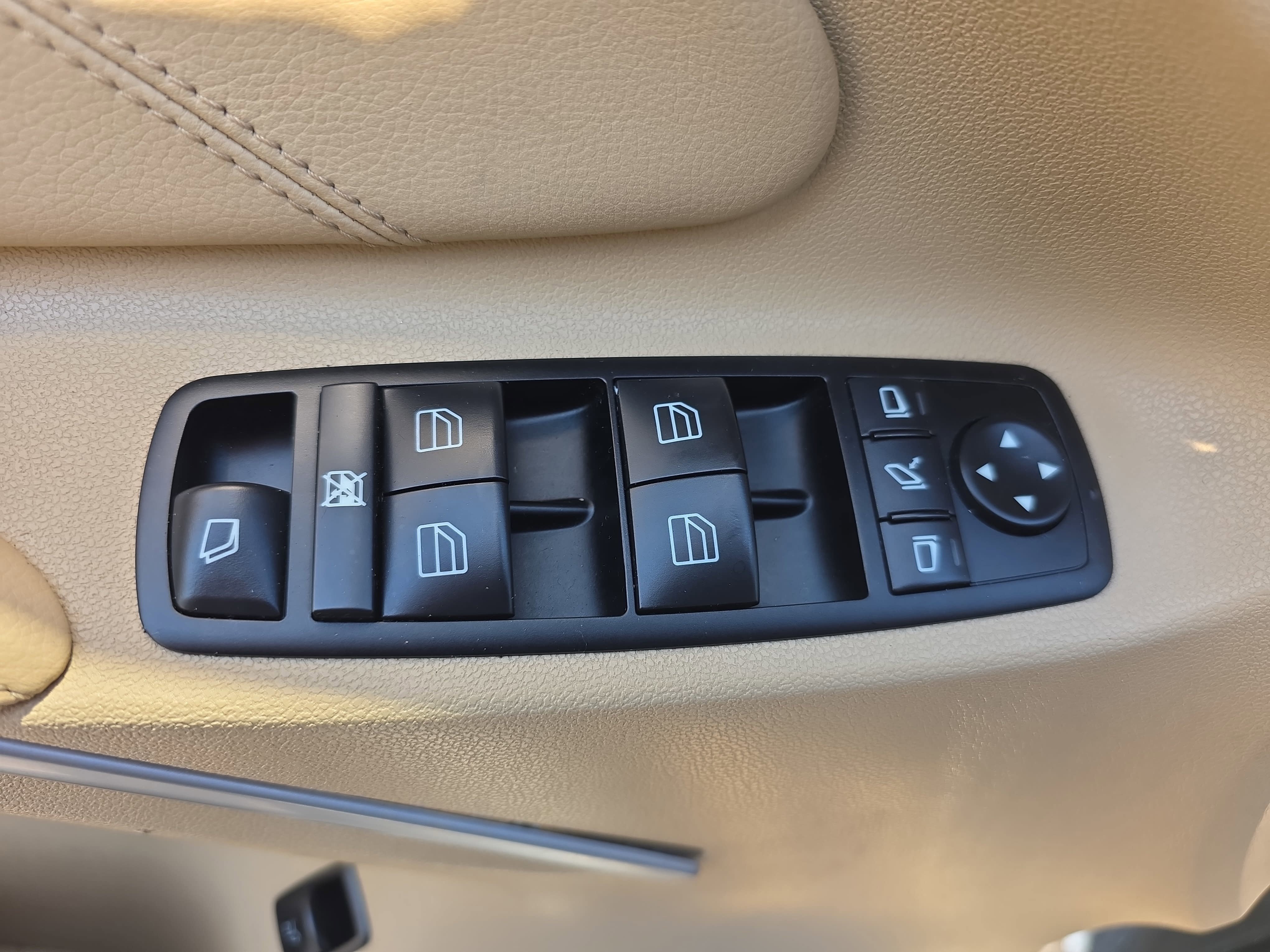 Used 2011 Mercedes-Benz GL 450 4MATIC image 28