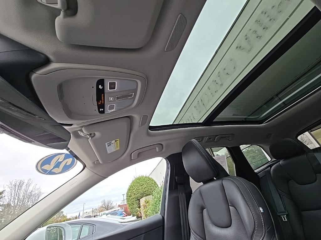 Certified 2022 Volvo XC60 B5 Inscription w/ Advanced Package image 21