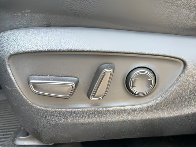 Used 2022 Toyota Highlander XLE AWD/4WD image 12